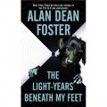 The Light-years Beneath My Feet [平裝]