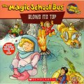 The Magic School Bus Blows Its Top: A Book About Volcanoes [平裝] (神奇校車系列: 神奇的火山)