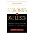 Economics in One Lesson [平裝]