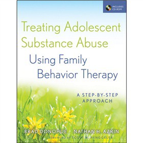 Treating Adolescent Substance Abuse Using Family Behavior Therapy: A Step-by-Step Approach [平裝] (利用家庭行為療法治療青少年藥物濫用：循序漸進方法)